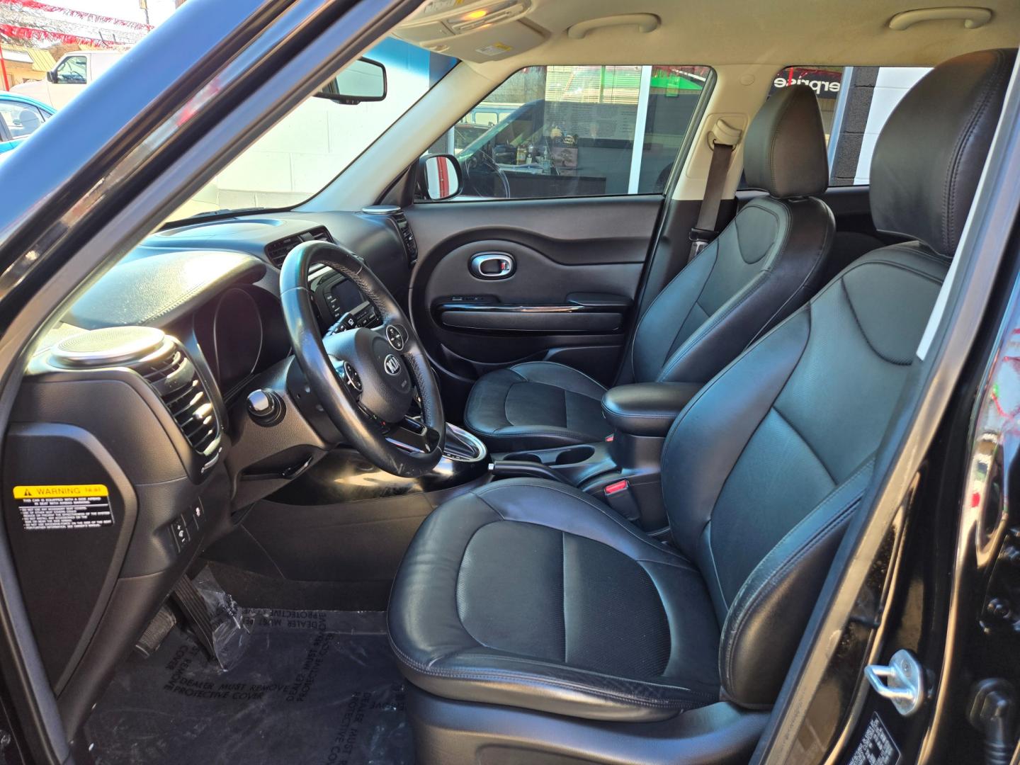 2016 BLACK /BLACK Kia Soul ! (KNDJX3A59G7) with an 2.0L L4 DOHC 16V engine, 6A transmission, located at 503 West Court, Seguin, TX, 78155, (830) 379-3373, 29.568621, -97.969803 - Photo#4